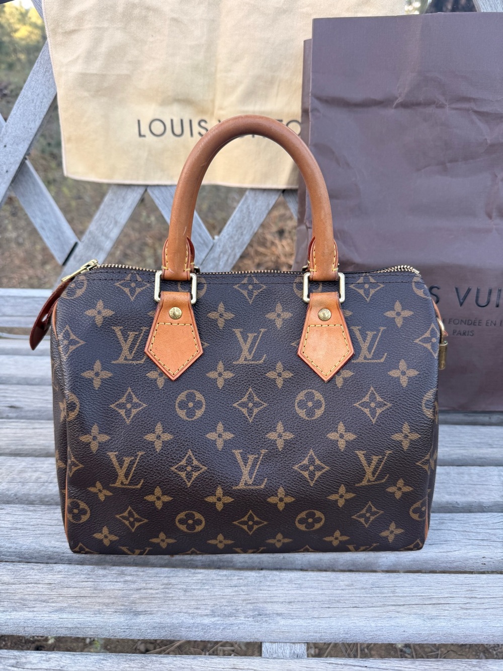 Authentic Louis Vuitton Monogram Speedy 25 - Picture 4 of 15